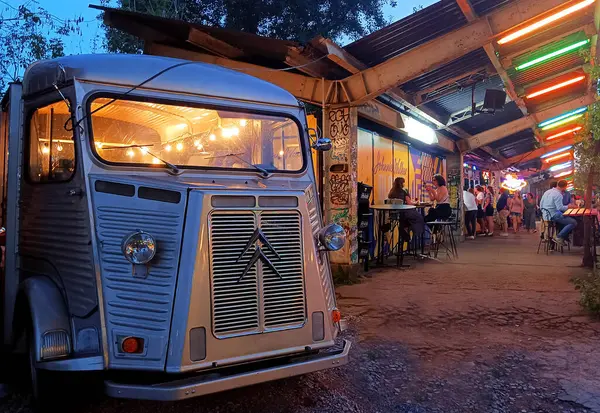 Varşova, Polonya 26 Ağustos 2023 Citroen H yemek kamyonu