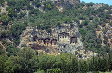 Lycian mezarları, Dalyan Nehri manzaralı.                                    
