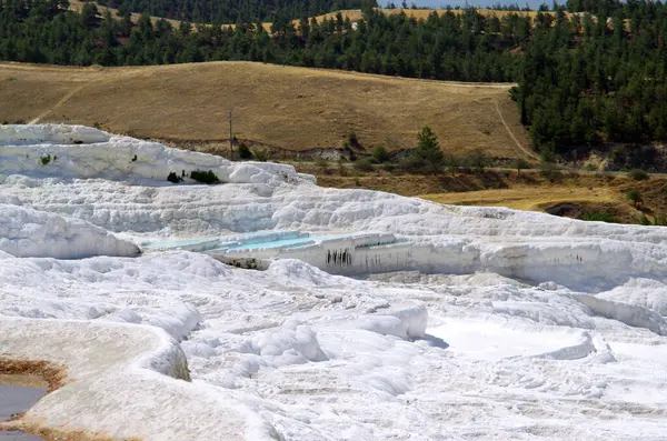 Travertines, Pamukkale 'de kireçtaşı kayaları