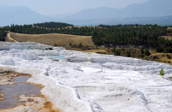 Travertines, Pamukkale 'de kireçtaşı kayaları