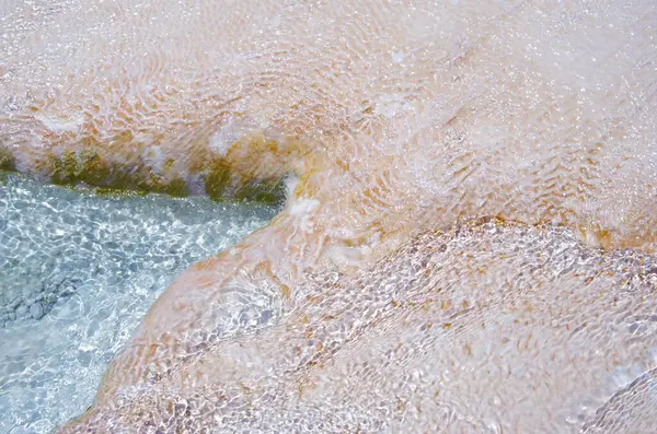 Pamukkale 'deki doğal havuzlarda termal su