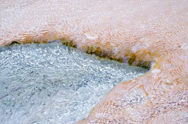 Pamukkale 'deki doğal havuzlarda termal su
