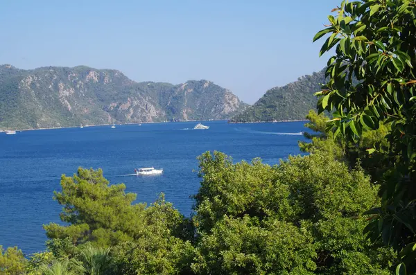 Marmaris 'teki Ege Körfezi' nin balkonundan bak.