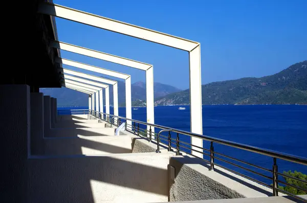 Marmaris 'teki Ege Körfezi' nin balkonundan bak.