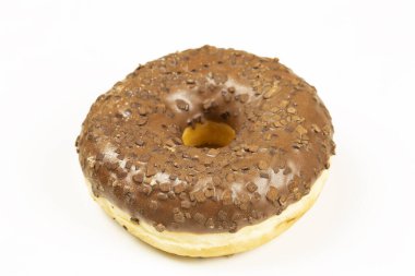 Beyaz arka planda çikolatalı çörek