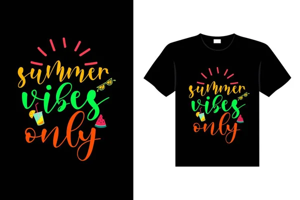 Verão Vintage Colorido Lettering Tipografia Shirt Design Atraente Arte Vetorial —  Vetores de Stock