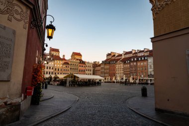 Polonya 'da şafak söküyor sonbaharda