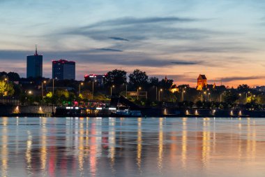 Polonya 'daki Varşova seti ve kraliyet sarayının akşam manzarası