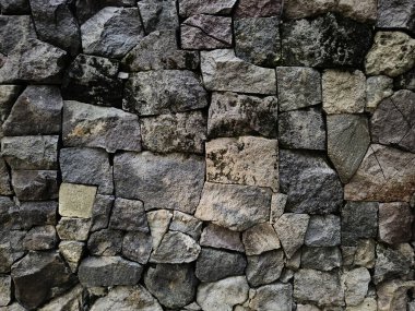 Düzgünce düzenlenmiş taş yığını, dokulu taş zemin, taş duvar dokusu. Taş arkaplan.