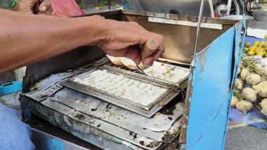 Geleneksel Endonezya Tatlısı Kue Pancong