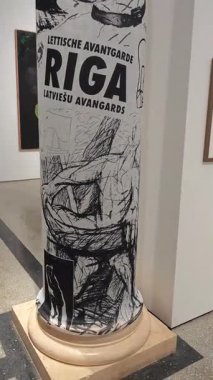 Letonya Ulusal Sanat Müzesi 'nin geniş iç kesimlerinde yer alan 