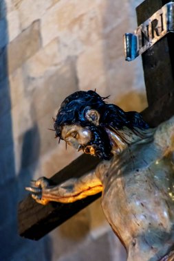 Nuestra Seora del Amparo de Toledo Kardeşliği, Virgen del Amparo 'nun basamakları, Cennette Dua, İsa sütuna bağlanmış, babamız İsa Nazareno ve ızdırap İsa