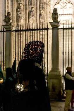 Nuestra Seora del Amparo de Toledo Kardeşliği, Virgen del Amparo 'nun basamakları, Cennette Dua, İsa sütuna bağlanmış, babamız İsa Nazareno ve ızdırap İsa