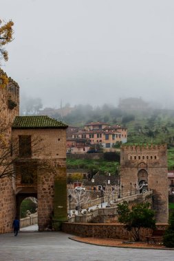 Tagus Nehri üzerindeki San Martn Köprüsü, Toledo, İspanya