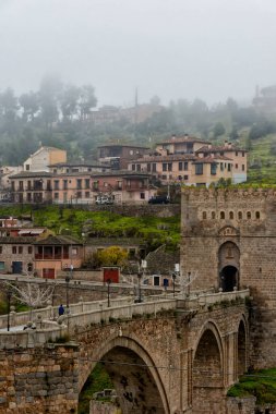 Tagus Nehri üzerindeki San Martn Köprüsü, Toledo, İspanya