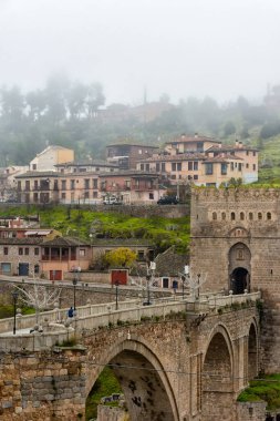 Tagus Nehri üzerindeki San Martn Köprüsü, Toledo, İspanya