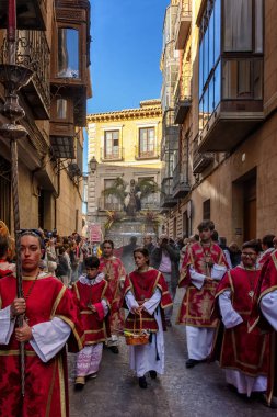 Saygıdeğer, asil ve şanlı kardeşliğimiz Meryem Ana 'nın en büyük ızdırabıyla, dindarlığıyla ve Kral İsa' nın Toledo Kudüsü 'ne zaferiyle girişi.