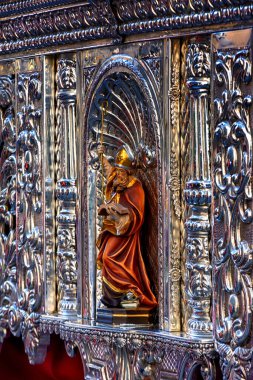 Saygıdeğer, asil ve şanlı kardeşliğimiz Meryem Ana 'nın en büyük ızdırabıyla, dindarlığıyla ve Kral İsa' nın Toledo Kudüsü 'ne zaferiyle girişi.