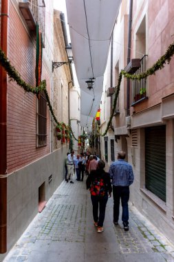 İspanya Corpus Christi için Toledo 'da dekore edilmiş sokaklar