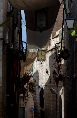 İspanya Corpus Christi için Toledo 'da dekore edilmiş sokaklar