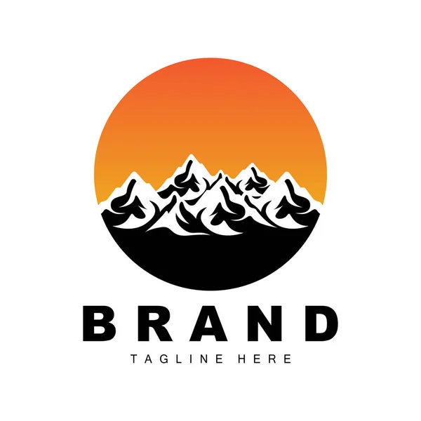 Mountain Logo Vector Mountain Climbing Adventure Design Climbing Climbing Equipment - Stok Vektor
