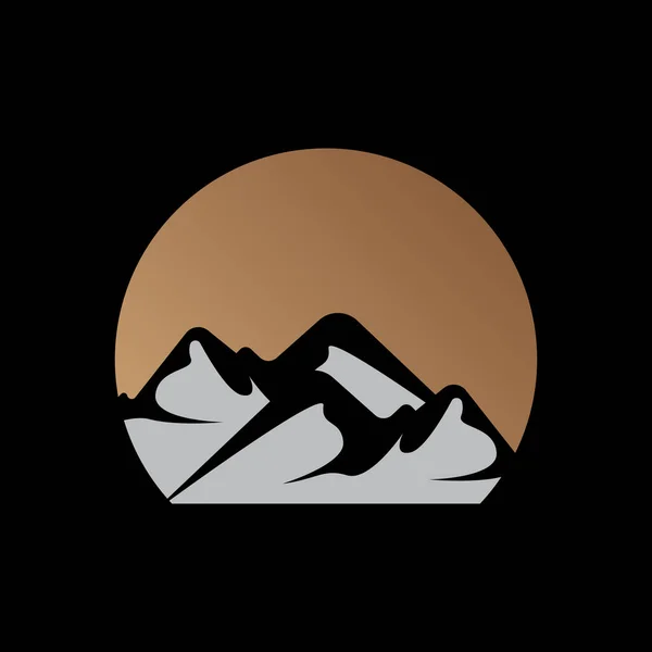 Dağ Logosu Doğa Manzarası Tasarımı Tırmanışçılar Macera Şablon Llüstrasyonu — Stok Vektör