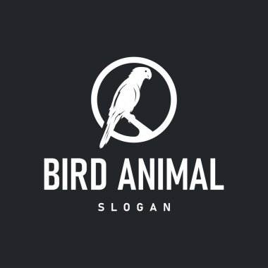 Kara siluet konsept resimleme şablonuyla vahşi doğada özgürce uçan logo kuşu tasarımı