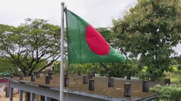 Bangladeş Ulusal Bayrağı Rüzgarın Akışıyla Dalgalanıyor Okul Kampüsünde Dalgalı Bangladeş — Stok video