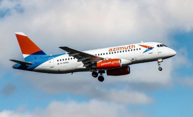 01-07-2022 İstanbul-Türkiye: Azimuth Sukhoi Superjet 100-95LR Mineralnye Vody İstanbul 'a