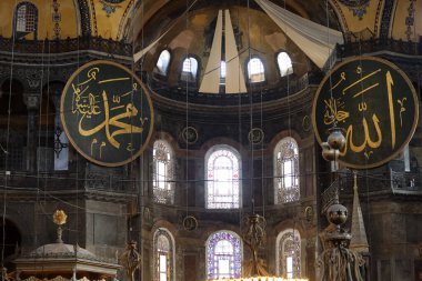 13-12-2023 İstanbul-Türkiye: Sultanahmet Meydanı 'ndaki Ayasofya Camii