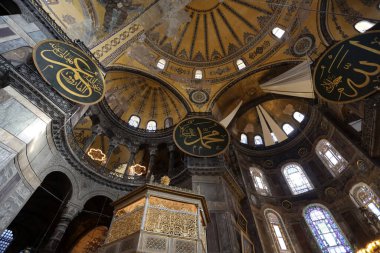 13-12-2023 İstanbul-Türkiye: Sultanahmet Meydanı 'ndaki Ayasofya Camii
