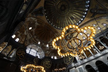 13-12-2023 İstanbul-Türkiye: Sultanahmet Meydanı 'ndaki Ayasofya Camii