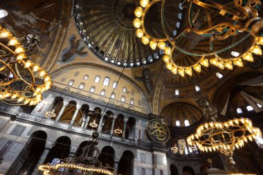 13-12-2023 İstanbul-Türkiye: Sultanahmet Meydanı 'ndaki Ayasofya Camii