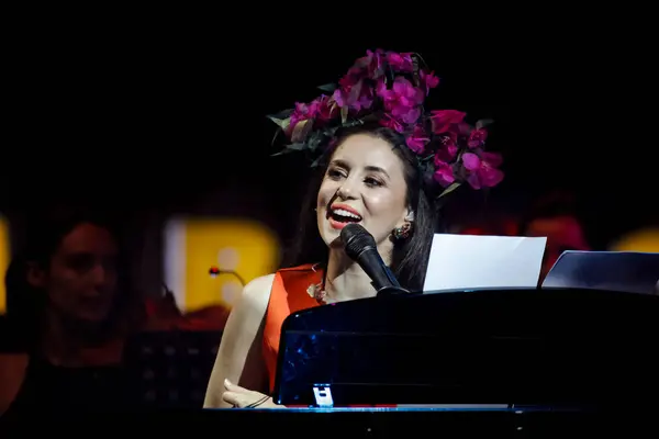 12-06-2022 İstanbul-Türkiye: Beyolu Kültür Festivali Şarkıcısı Karsu