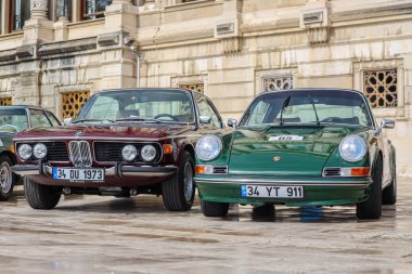 Klasik BMW ve Porsche Raan Palace, İstanbul 'a park etti