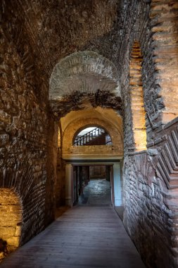 17-04-2024 İstanbul-Türkiye: İstanbul 'daki Hagia Irene Kilisesi' nin İç Koridoru