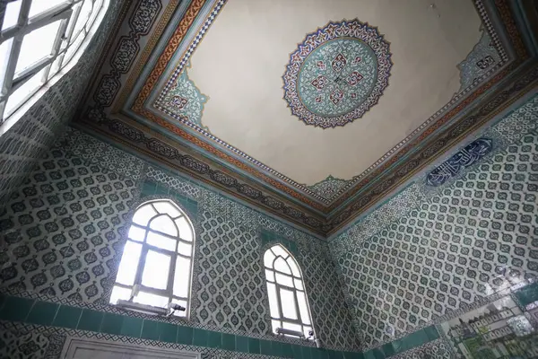 17-04-2025 İstanbul-Türkiye: Topkapı Sarayı 'ndaki Harem Bölümü' nün İç Avlusu