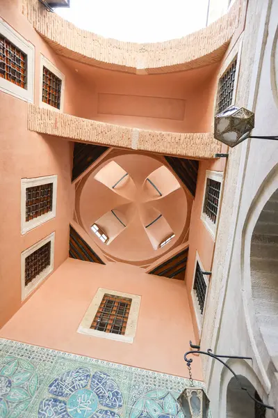 17-04-2025 İstanbul-Türkiye: Topkapı Sarayı 'ndaki Harem Bölümü' nün İç Avlusu