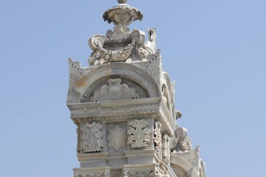 Barselona şehrindeki bir binanın cephesi