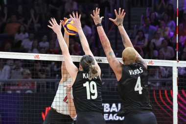 18-06-2025 Istanbul-Turkiye: Vargas and Kara blocking at the net during Volleyball Nations League 2025 match