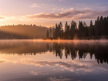 Gölde güzel bir gün batımı