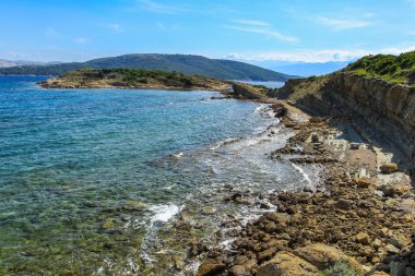 Hırvatistan 'ın Ra adasındaki ıssız, ıssız plajlar.