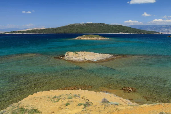 克罗埃西亚群岛Rab岛上的蓝色亚得里亚海海岸 — 图库照片