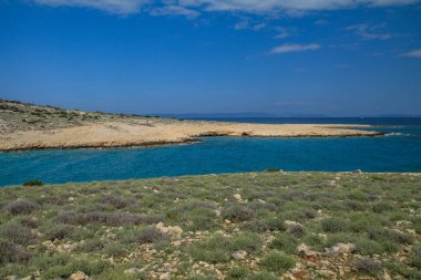 Croati 'deki Rab adasındaki Aziz Nikola plajı.