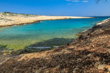 Croati 'deki Rab adasındaki Aziz Nikola plajı.
