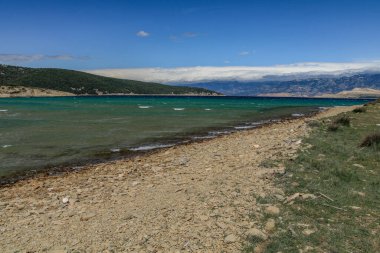 Hırvatistan 'da yaz aylarında Rab adasındaki Podsilo plajı