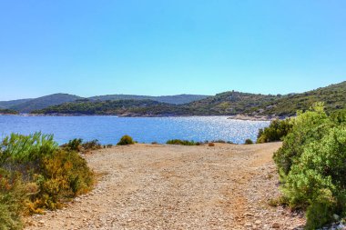 Hırvatistan 'ın Vis adasında ulaşılamayan vahşi plajlar