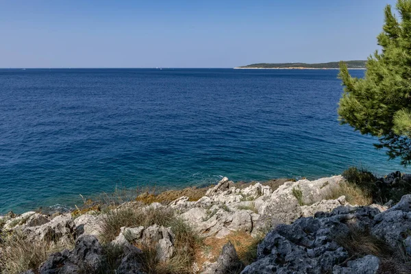克罗地亚Pula Istria Kamenjak亚得里亚海卵石海滩度假 — 图库照片