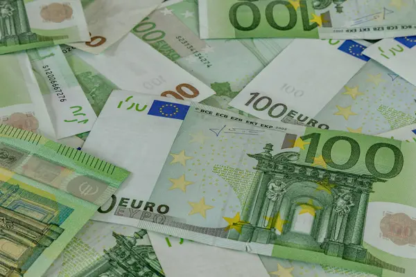 Denaro Sparso Sul Tavolo Centoduecento Banconote Euro — Foto Stock