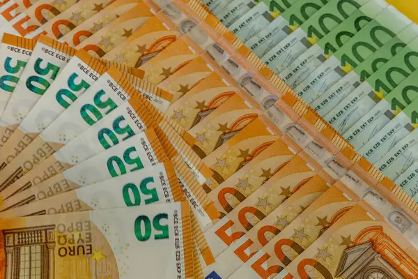 Гроші Розкидані Столі Сто Двісті Євро Банкнот — стокове фото
